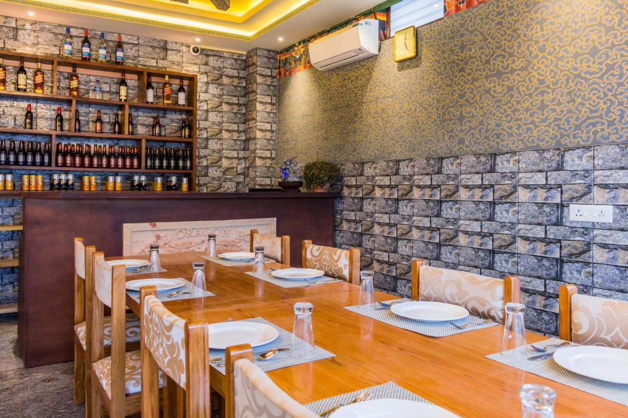 White Dragon Hotel 普纳卡 外观 照片