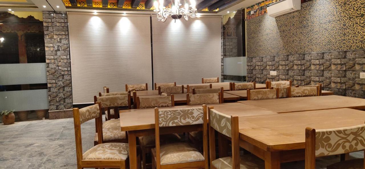 White Dragon Hotel 普纳卡 外观 照片